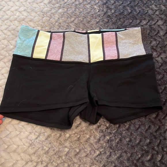 Lululemon size 6 shorts. - Picture 1 of 4